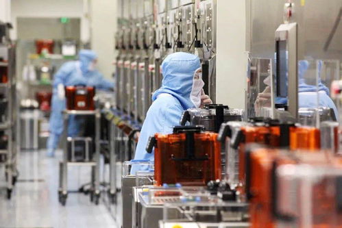 asml光刻機(jī)新品價(jià)格創(chuàng)新高,臺(tái)積電看完無(wú)語(yǔ),3億美元一臺(tái)